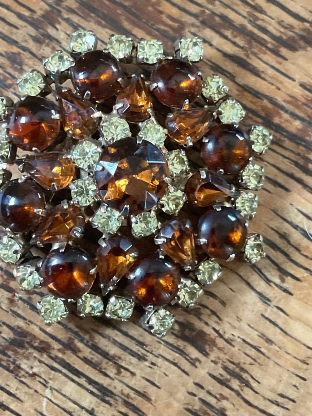 VINTAGE BROOCH . PERFECT PEICE